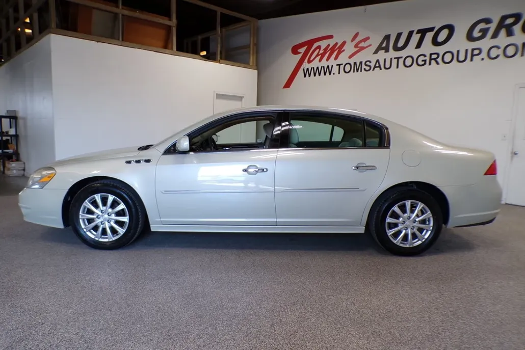 2011 Buick Lucerne CX photo 1