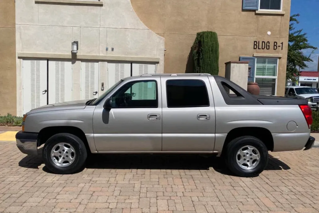 2004 Chevrolet Avalanche photo 1