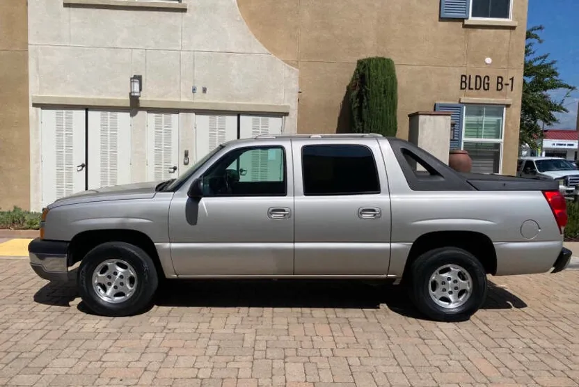 2004 Chevrolet Avalanche photo 1