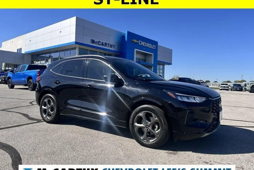 2023 Ford Escape ST-Line photo 1