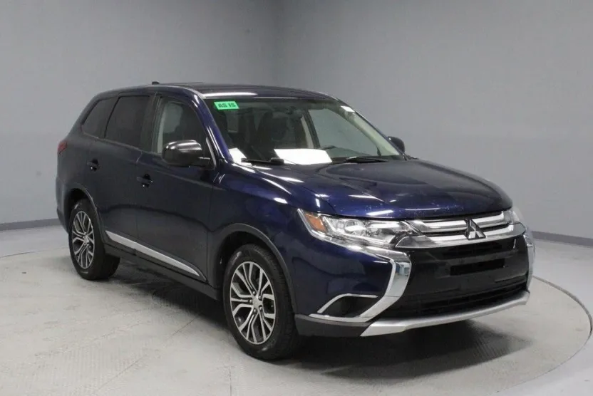 2017 Mitsubishi Outlander ES photo 1