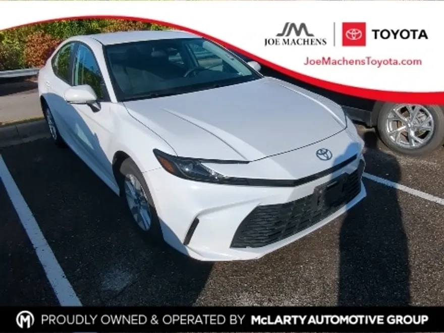 2025 Toyota Camry SE photo 1