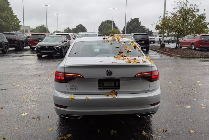 2019 Volkswagen Jetta R-Line photo 1