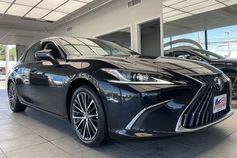2024 Lexus ES 300h Premium photo 1