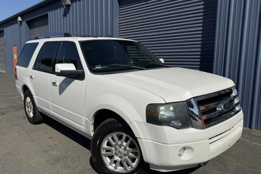 2013 Ford Expedition Limited photo 1
