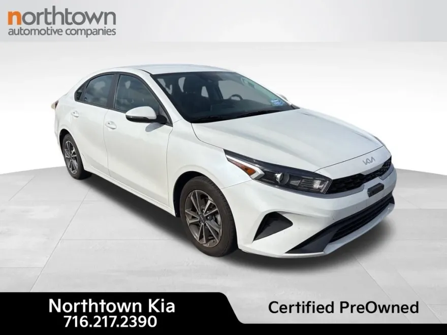 2023 Kia Forte LXS photo 1