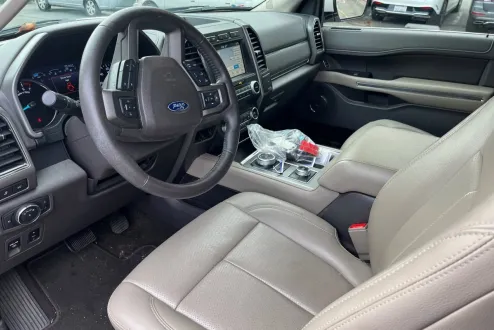 2019 Ford Expedition XLT photo 3