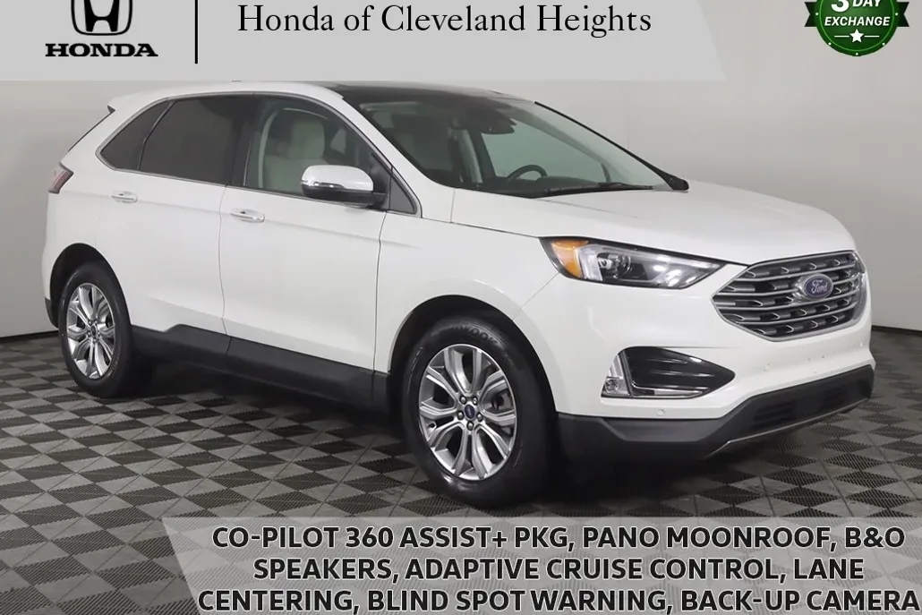 2022 Ford Edge Titanium photo 1