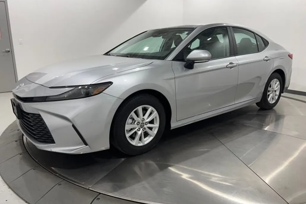 2025 Toyota Camry LE photo 1