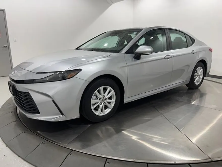 2025 Toyota Camry LE photo 1