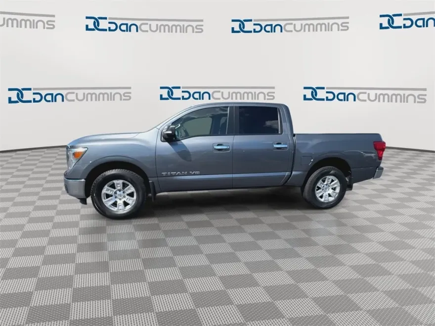 2018 Nissan Titan SV photo 1