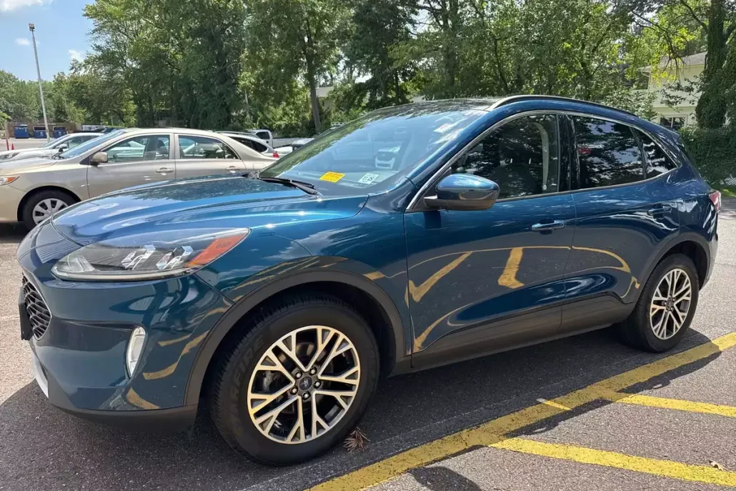 2020 Ford Escape SEL photo 1