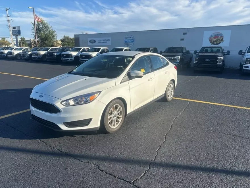 2017 Ford Focus SE photo 1