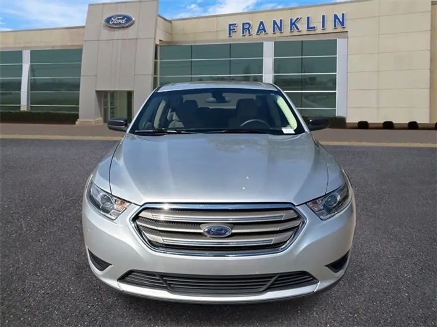 2019 Ford Taurus SE photo 1