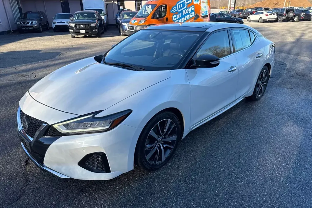 2019 Nissan Maxima photo 1
