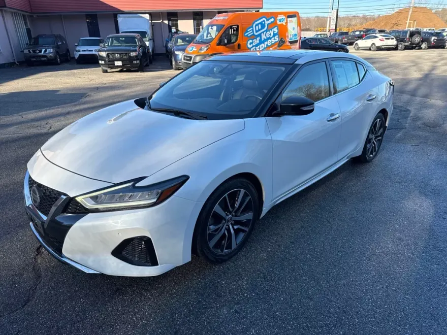 2019 Nissan Maxima photo 1