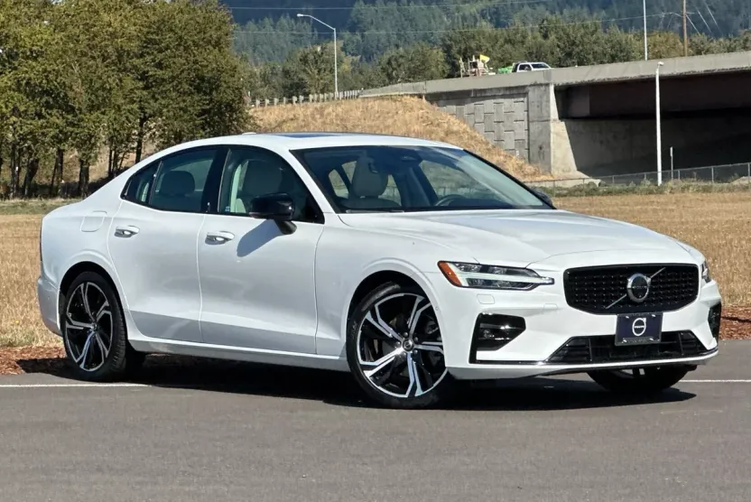 2024 Volvo S60 B5 Plus photo 1