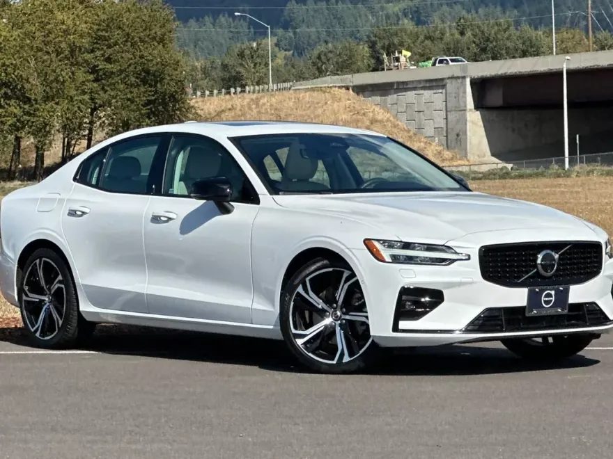 2024 Volvo S60 B5 Plus photo 1