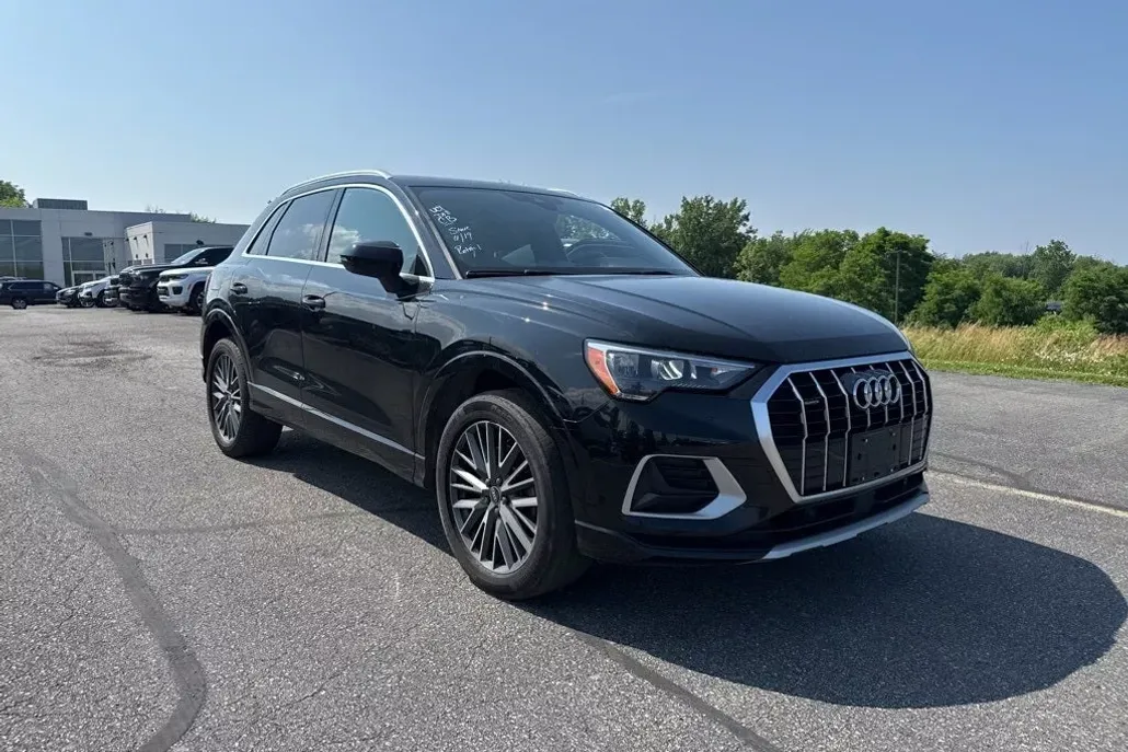 2022 Audi Q3 Premium 40 TFSI photo 1