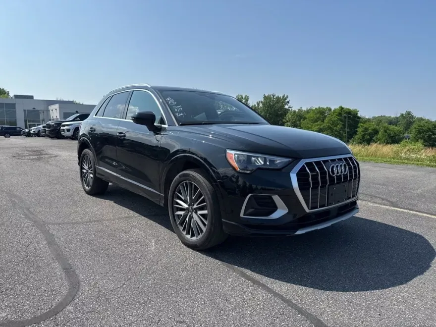 2022 Audi Q3 Premium 40 TFSI photo 1