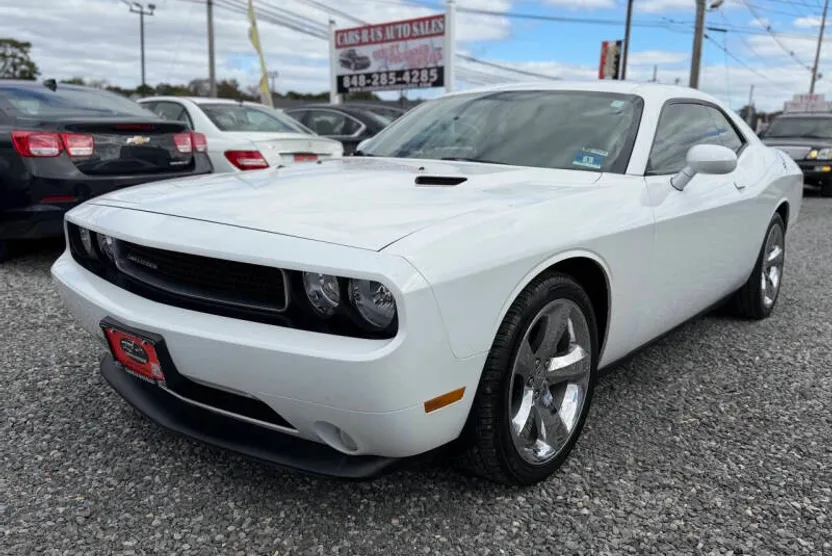 2012 Dodge Challenger SXT photo 1