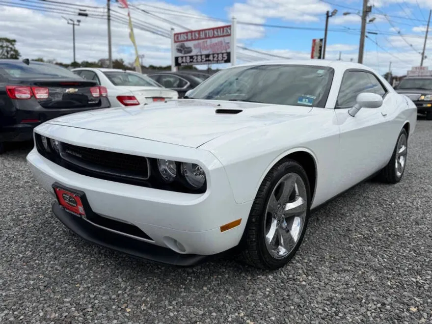 2012 Dodge Challenger SXT photo 1