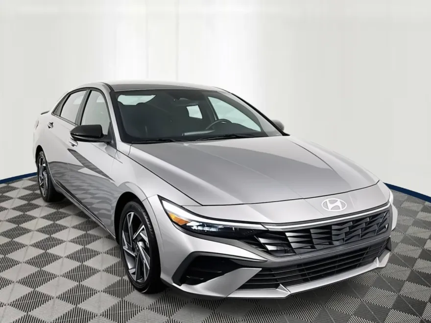 2025 Hyundai Elantra SEL Sport photo 1