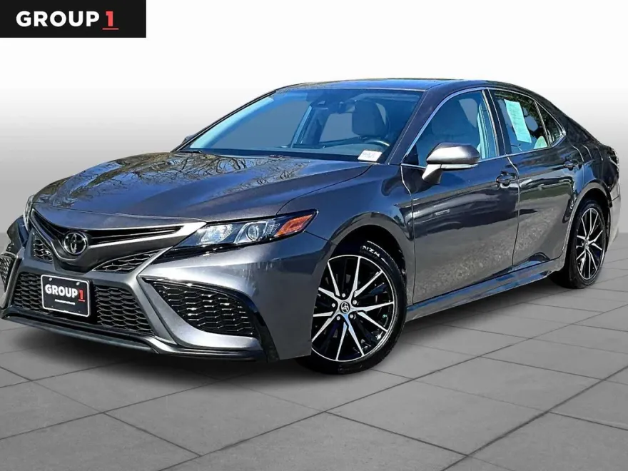 2024 Toyota Camry SE photo 1