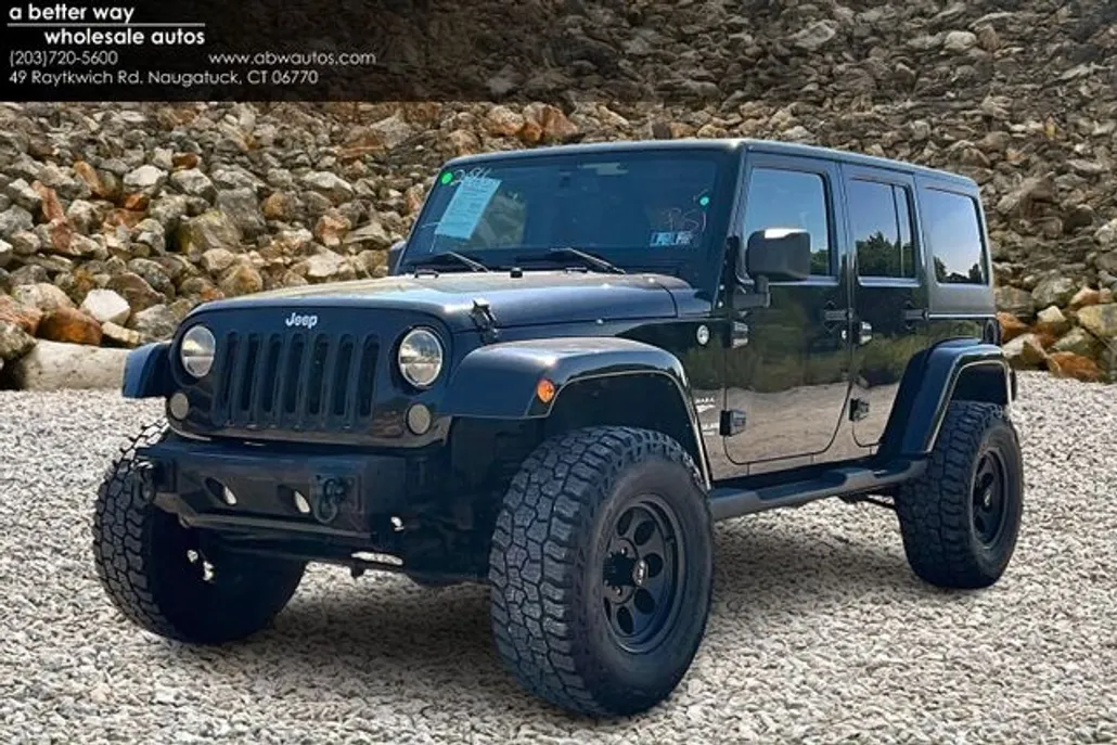 2014 Jeep Wrangler Unlimited Sahara photo 1