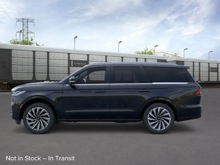 2025 Lincoln Navigator Black Label photo 1