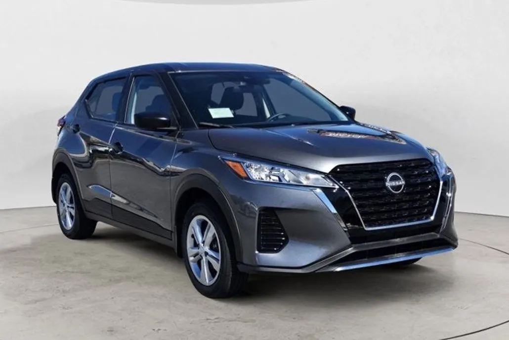 2025 Nissan Kicks Play S photo 1