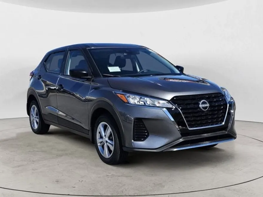 2025 Nissan Kicks Play S photo 1
