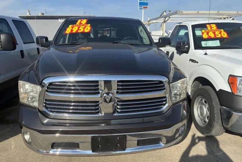 2014 Ram 1500 SLT photo 1