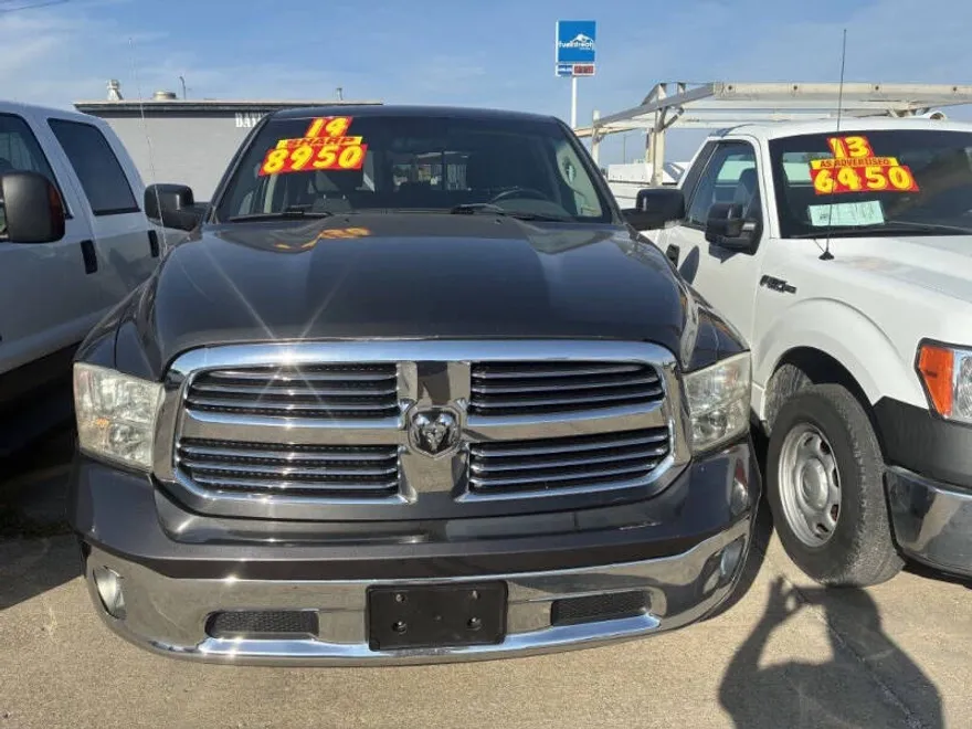 2014 Ram 1500 SLT photo 1