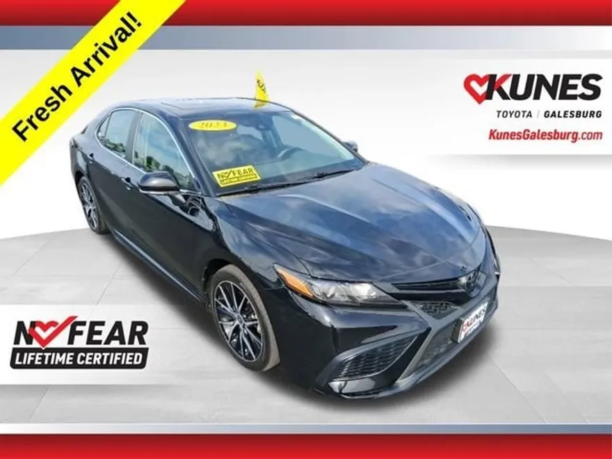 2023 Toyota Camry SE photo 1