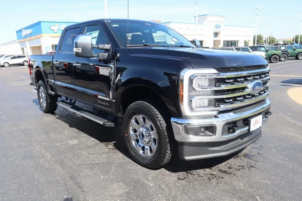 2025 Ford F-250 Lariat photo 1