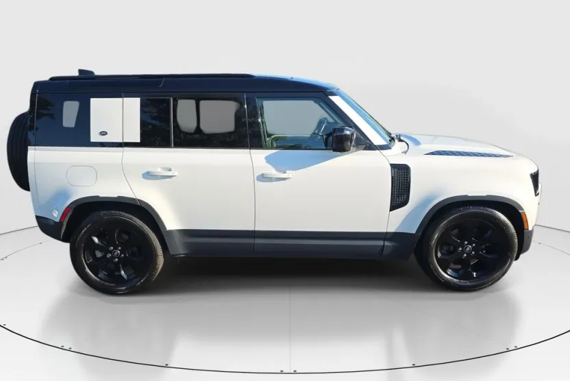 2021 Land Rover Defender 110 S photo 1