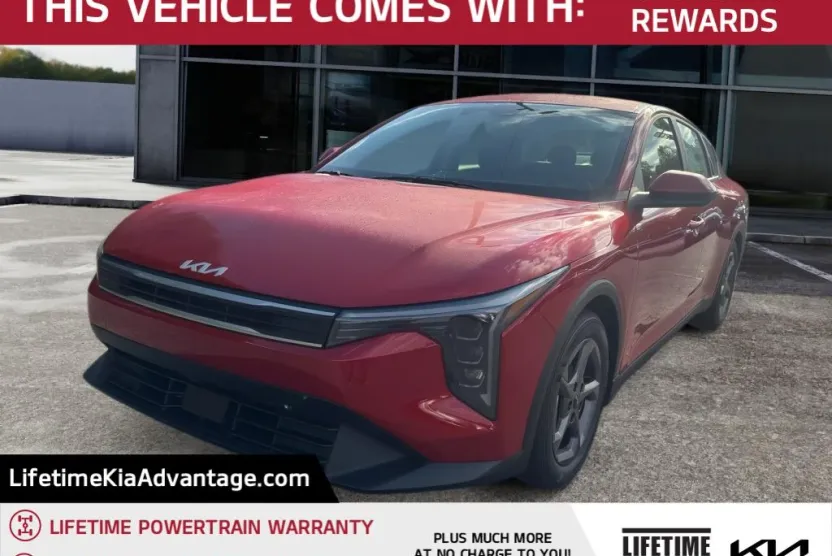 2025 Kia K4 LXS photo 1