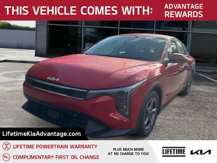2025 Kia K4 LXS photo 1