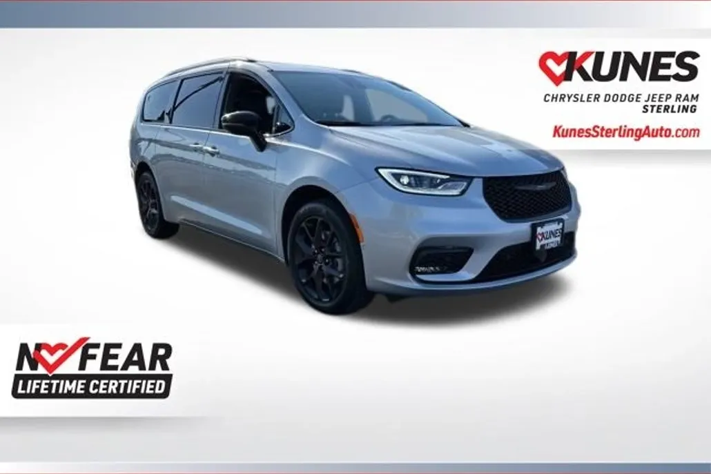 2026 Chrysler Pacifica Limited photo 1