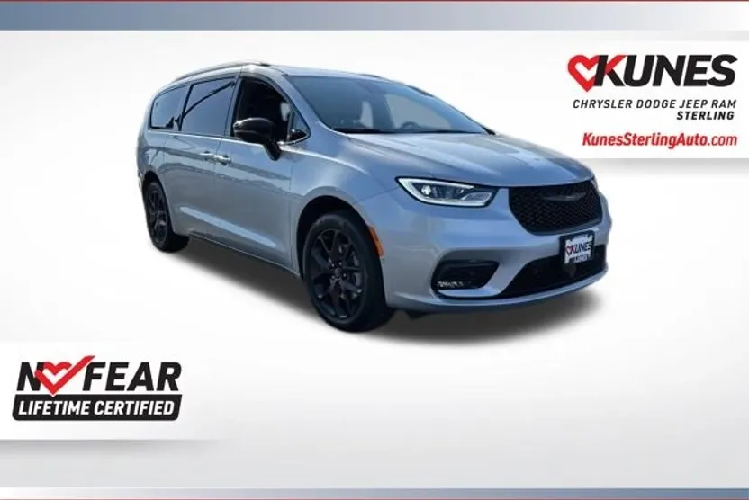 2026 Chrysler Pacifica Limited photo 1