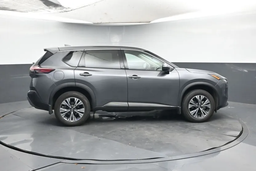 2021 Nissan Rogue SV photo 1