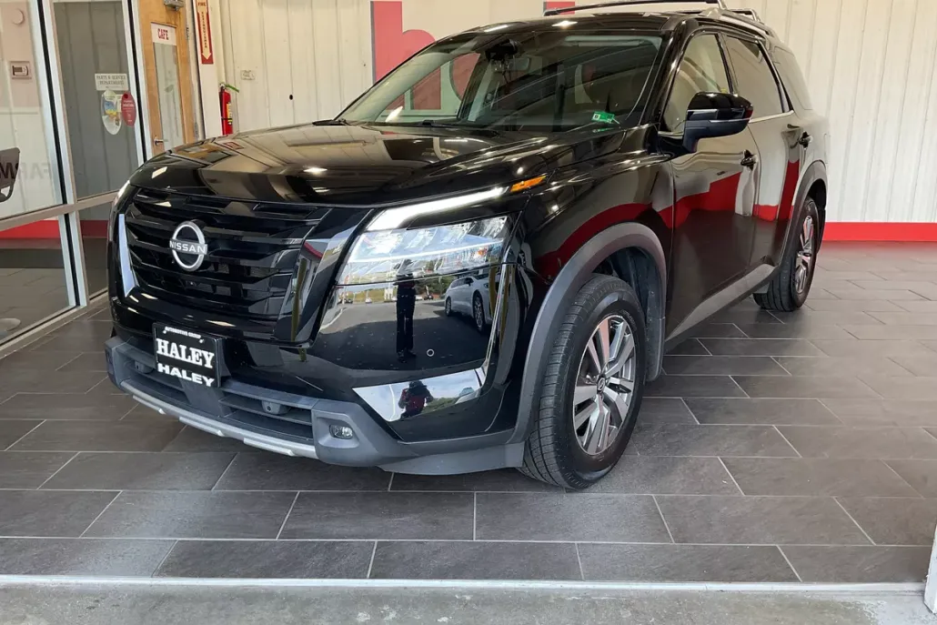 2023 Nissan Pathfinder SL photo 1