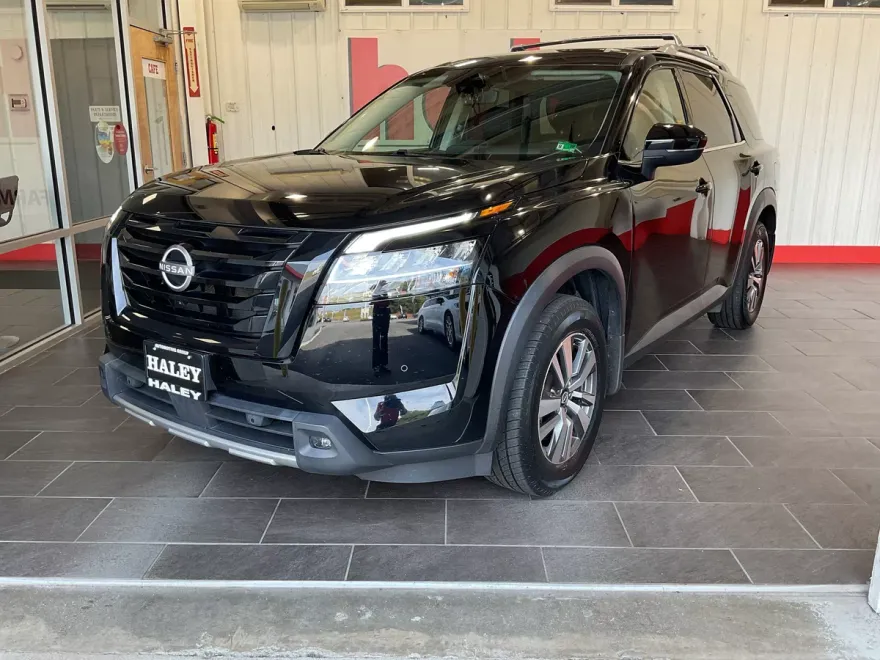 2023 Nissan Pathfinder SL photo 1