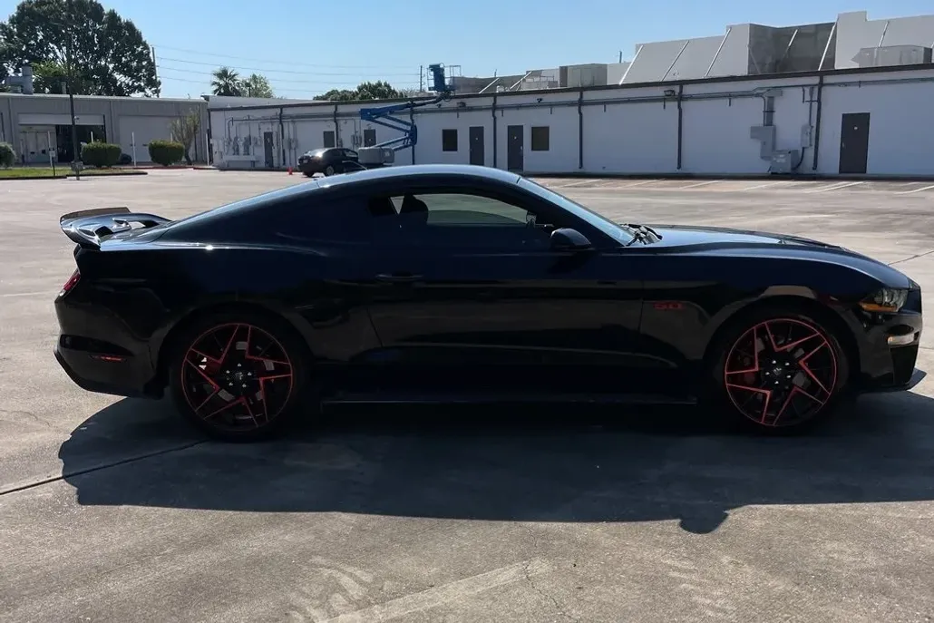 2021 Ford Mustang GT photo 1