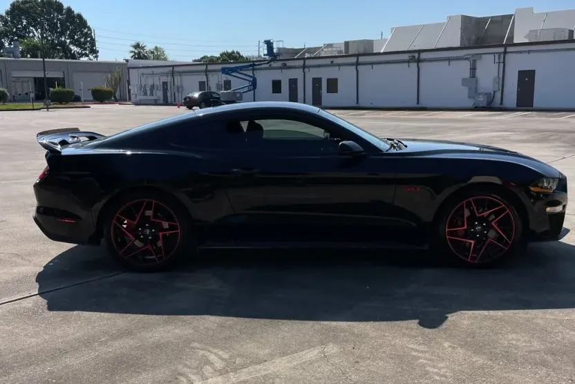 2021 Ford Mustang GT photo 1