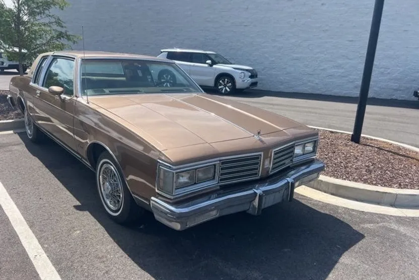 1985 Oldsmobile Delta 88 Royale photo 1