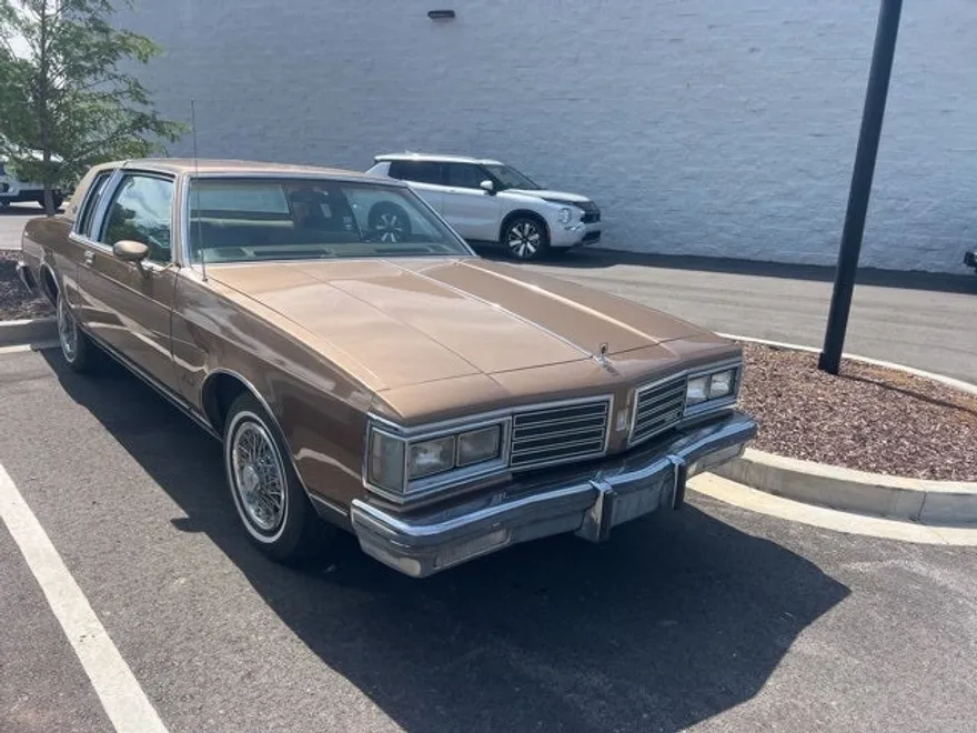 1985 Oldsmobile Delta 88 Royale photo 1