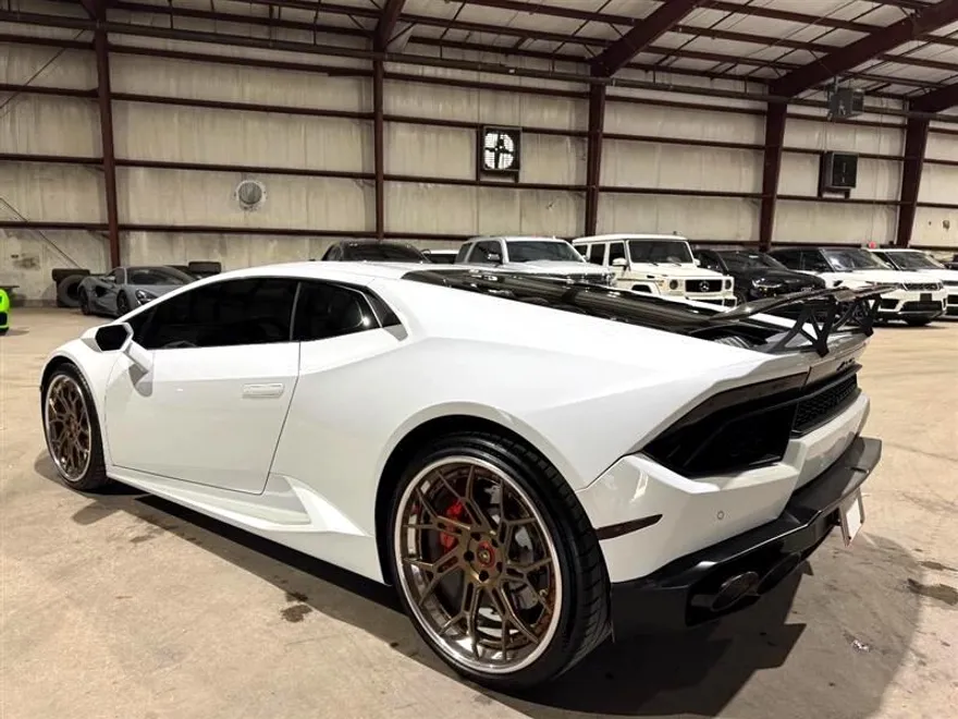 2016 Lamborghini Huracan Coupe photo 9