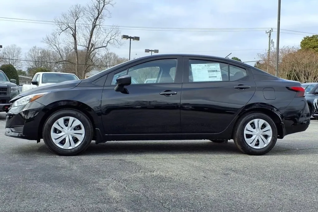 2025 Nissan Versa S photo 1
